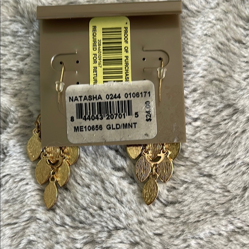 Natasha Couture Green and Gold Teardrop Earrings
Chandeliers - Picture 2 of 3
